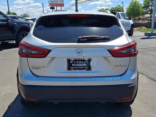 Brilliant Silver Metallic 2021 Nissan Rogue Sport SV