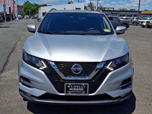 Brilliant Silver Metallic 2021 Nissan Rogue Sport SV
