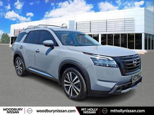 Boulder Gray Pearl 2024 Nissan Pathfinder Platinum