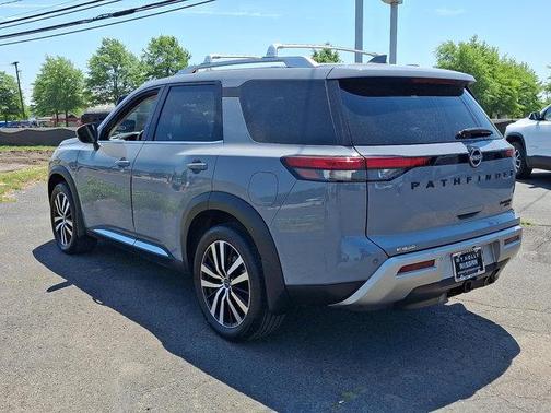 Boulder Gray Pearl 2024 Nissan Pathfinder Platinum