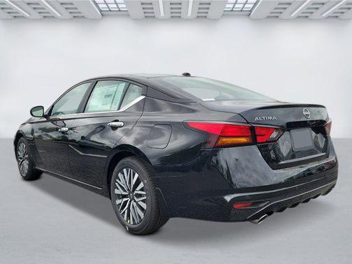 Super Black 2026 Nissan Altima SV