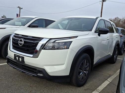 2025 Nissan Pathfinder S