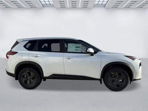 Everest White Pearl Tricoat 2026 Nissan Rogue SV
