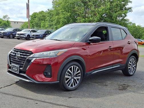 2021 Nissan Kicks SR