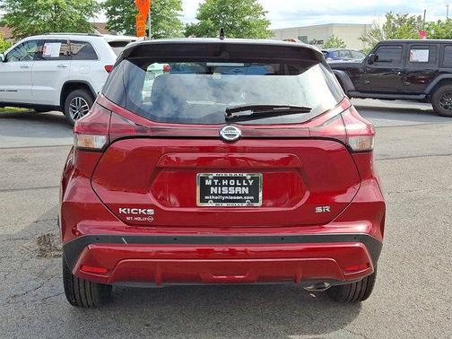 2021 Nissan Kicks SR