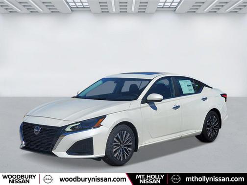 Pearl White Tricoat 2026 Nissan Altima SV