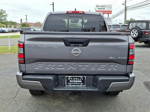 2024 Nissan Frontier SL