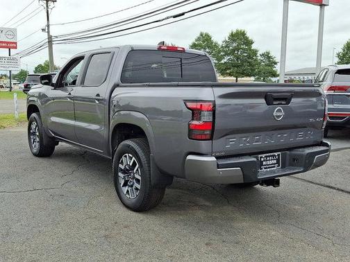 2024 Nissan Frontier SL