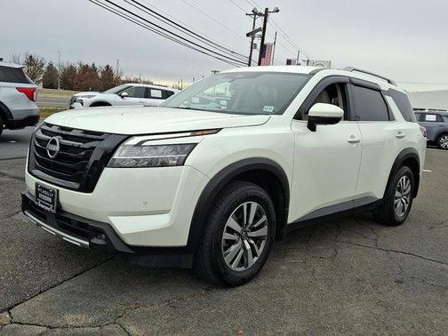 2023 Nissan Pathfinder SL