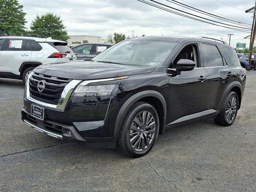 2022 Nissan Pathfinder SL