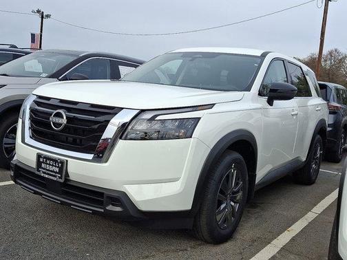 2025 Nissan Pathfinder S