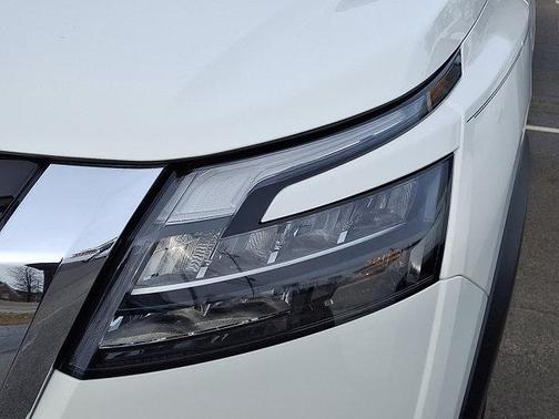 2025 Nissan Pathfinder S