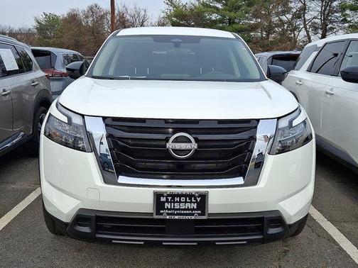 2025 Nissan Pathfinder S