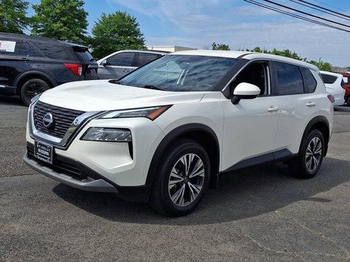 Pearl White Tricoat 2023 Nissan Rogue SV