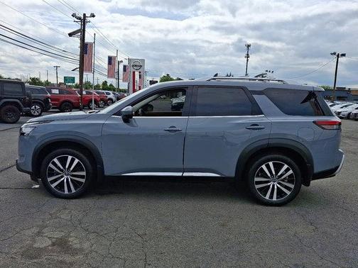 2024 Nissan Pathfinder Platinum