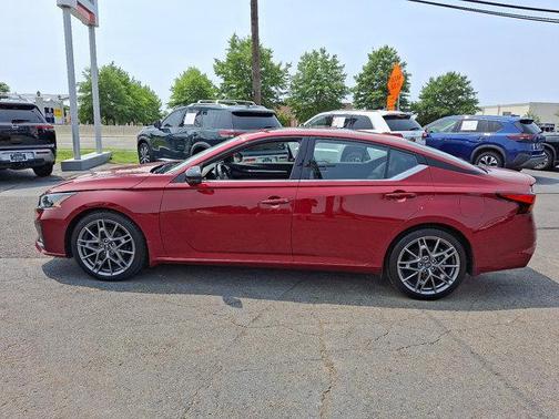 2023 Nissan Altima 2.0 SR