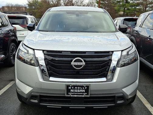 2025 Nissan Pathfinder S