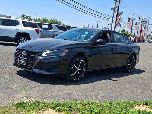 Super Black 2023 Nissan Altima 2.5 SR