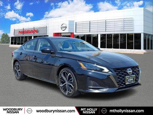 Super Black 2023 Nissan Altima 2.5 SR