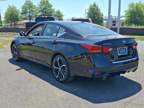 Super Black 2023 Nissan Altima 2.5 SR