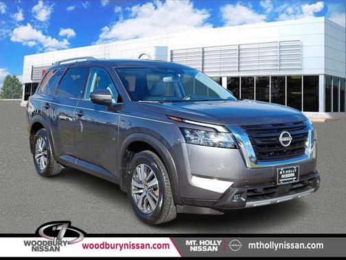 2022 Nissan Pathfinder SL