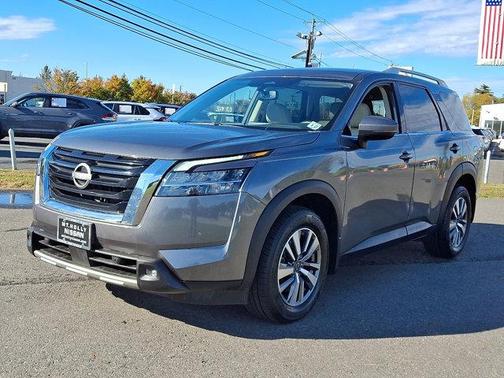 2022 Nissan Pathfinder SL