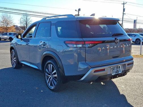 2022 Nissan Pathfinder Platinum