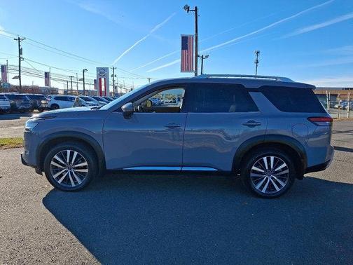 2022 Nissan Pathfinder Platinum