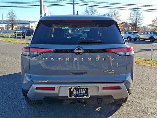 2022 Nissan Pathfinder Platinum