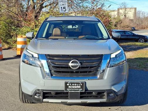 2022 Nissan Pathfinder Platinum