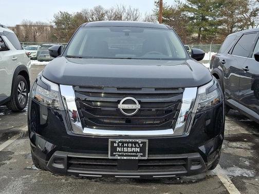 2025 Nissan Pathfinder S