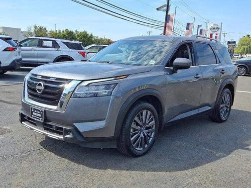 2022 Nissan Pathfinder SL