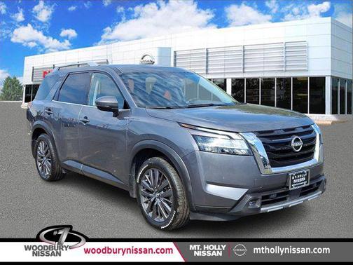 2022 Nissan Pathfinder SL