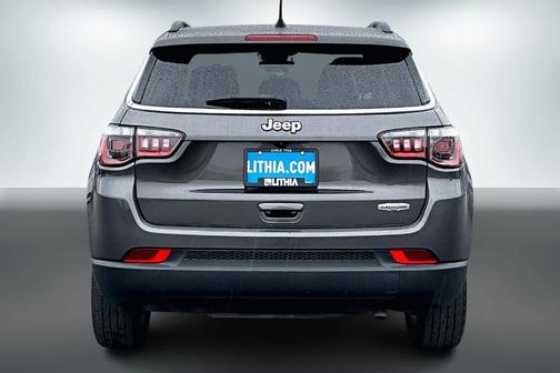 Granite Crystal Clearcoat Metallic 2022 Jeep Compass Latitude