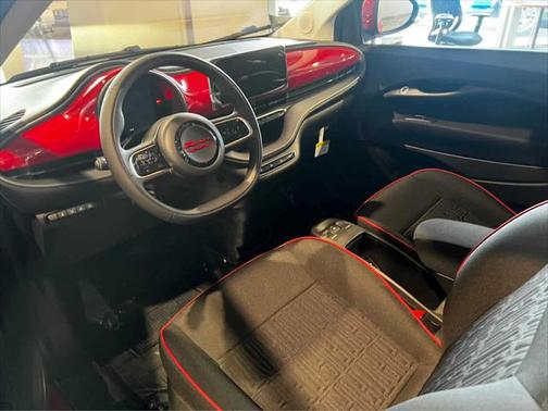 2024 FIAT 500e Base