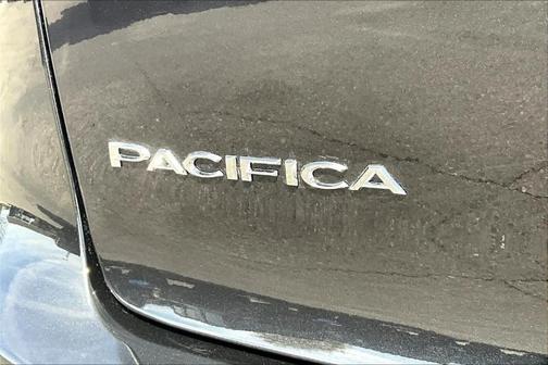 2023 Chrysler Pacifica Touring-L