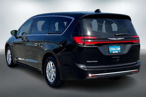 2023 Chrysler Pacifica Touring-L