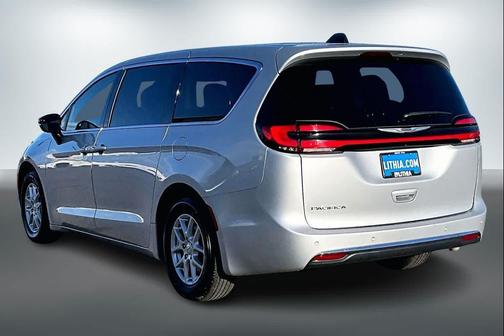 2024 Chrysler Pacifica Touring-L