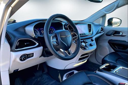 2024 Chrysler Pacifica Touring-L