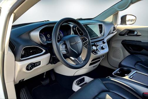 2023 Chrysler Pacifica Touring-L