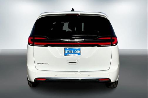 2023 Chrysler Pacifica Touring-L