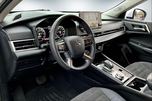 2023 Mitsubishi Outlander SE