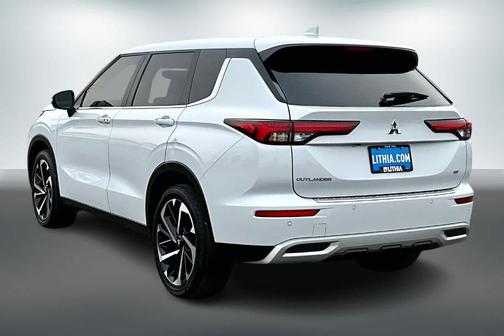 2023 Mitsubishi Outlander SE