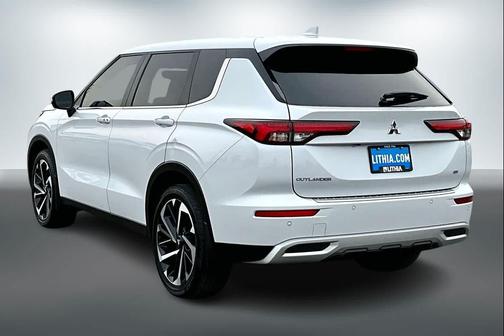 2023 Mitsubishi Outlander SE