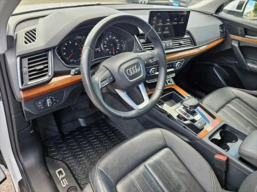 2023 Audi Q5 45 S line quattro Premium