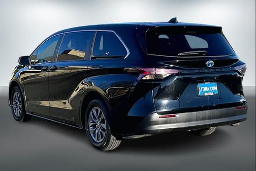 2024 Toyota Sienna LE