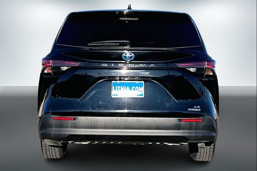 2024 Toyota Sienna LE