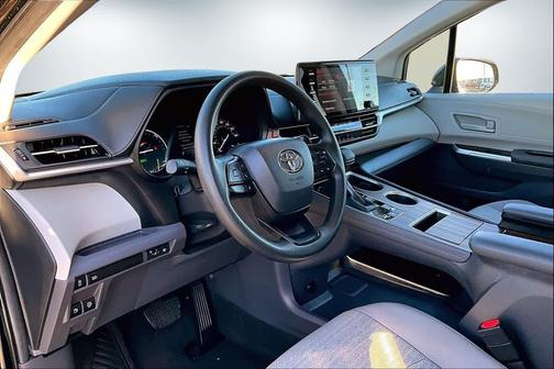 2024 Toyota Sienna LE