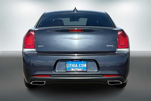 2018 Chrysler 300 S