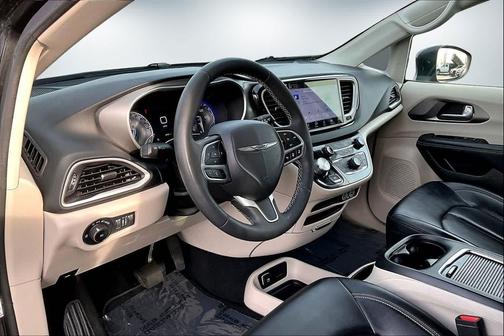2023 Chrysler Pacifica Touring-L